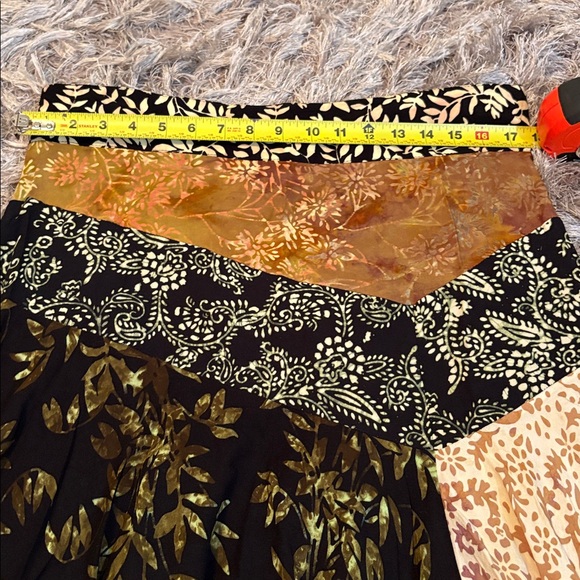 Elegant Patchwork Midi Skirt - Black and Gold - Picture 6 of 8